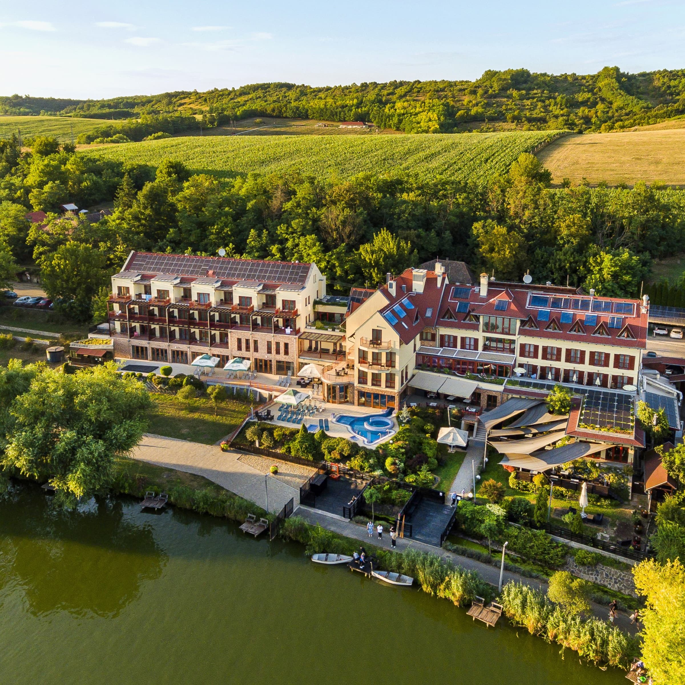 A Tó Wellness Hotel a Bánki-tó partján